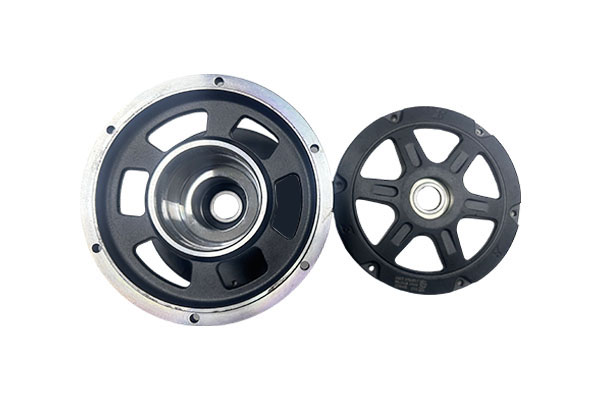 How does the reduction wheel reduce the speed in sports equipment and thus improve the performance of sports equipment?